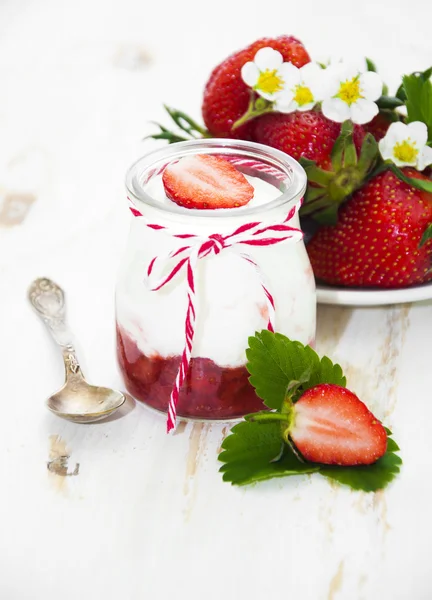 Yogurt alla fragola — Foto Stock