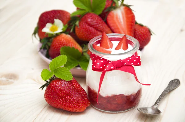 Aardbeienyoghurt — Stockfoto