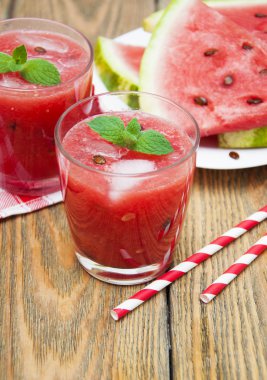 Bir karpuz kokteyl