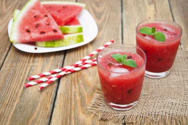 Bir karpuz kokteyl