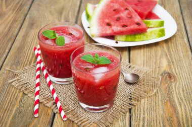 Bir karpuz kokteyl