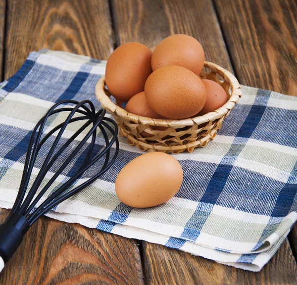 Eggs in basket — Stock Photo, Image