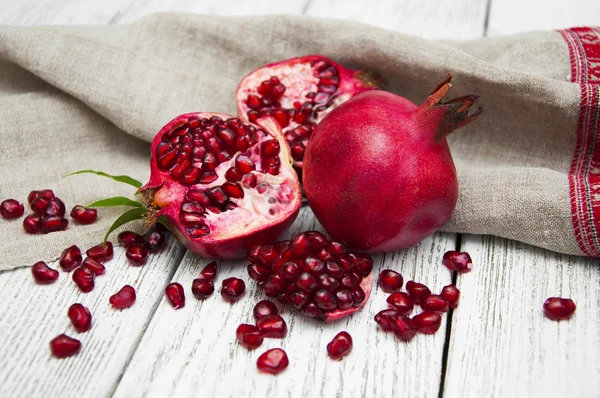 Fresh red pomegranate — Stock Photo, Image