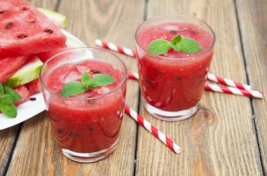 Bir karpuz kokteyl