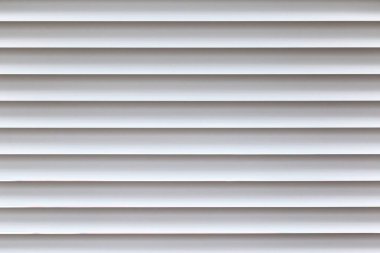 Pers Pencere Pervazlarının yatay beyaz çizgileri polyesterden yapılmıştır