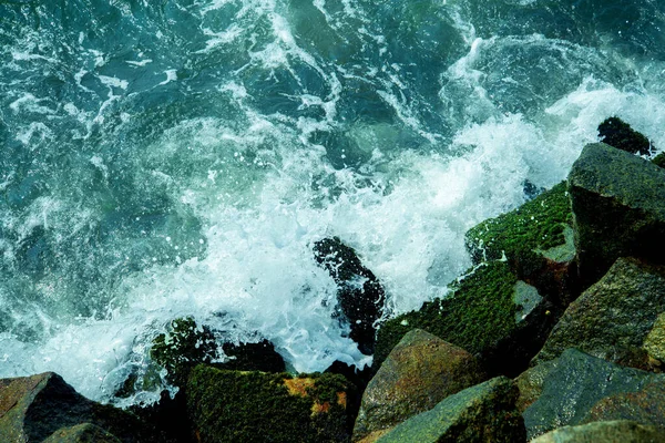 Ondas Poderosas Batendo Nas Rochas Ondas Batendo Nas Rochas Vista — Fotografia de Stock