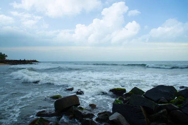 Морська Фотографія Білими Синіми Хмарами Кучюпіллі Пляж Керала — стокове фото