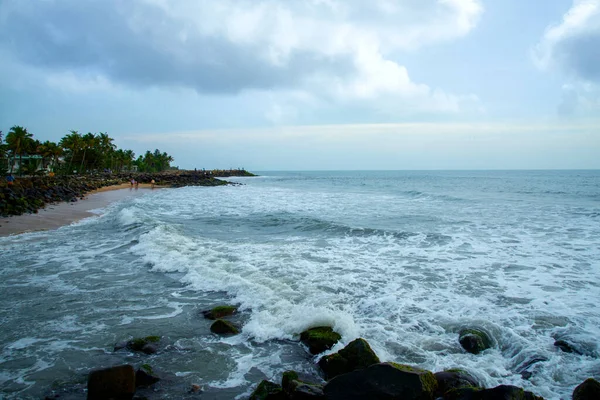 Mooie Zeegezicht Fotografie Onder Blauwe Hemel Kuzhuppilly Beach Kerala — Stockfoto