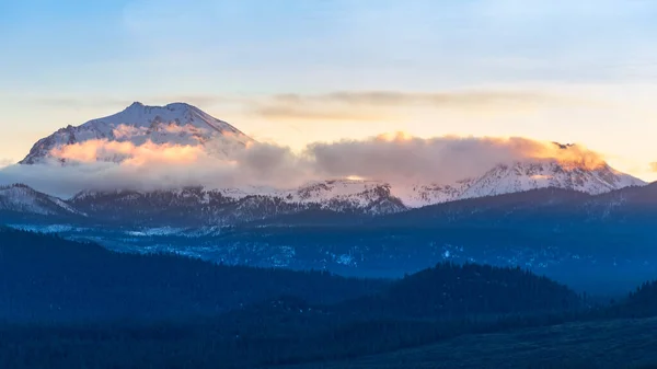 Görüntü Lassen Dağı Kaos Kayalıkları Ocak Ayının Altın Saatinde Alçak — Stok fotoğraf