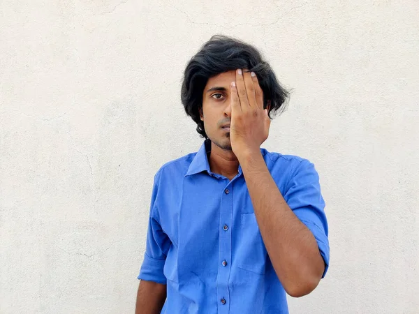 Jonge Zuid Indische Man Draagt Een Formele Jurk Die Één — Stockfoto