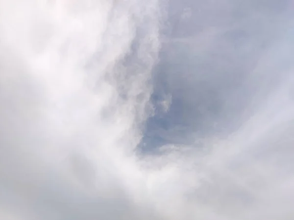 Nubes Blancuzcas Con Poco Cielo Azulado Textura Fondo — Foto de Stock