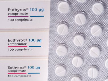 Bükreş, Romanya - 17 Ekim 2020: Euthyrox, hipotiroidizm tedavisinde kullanılan bir ikame hormonu olan levotiroksinin marka adı.)