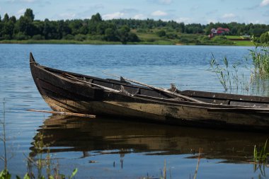 the bride and groom kiss in a restaurant, the happiness of the newlyweds at the wedding ceremony, a romantic kiss