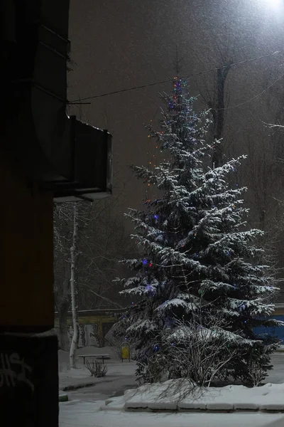 Сильный Снегопад Городе Пустая Ночная Улица Метель Тихий Городской Пейзаж — стоковое фото