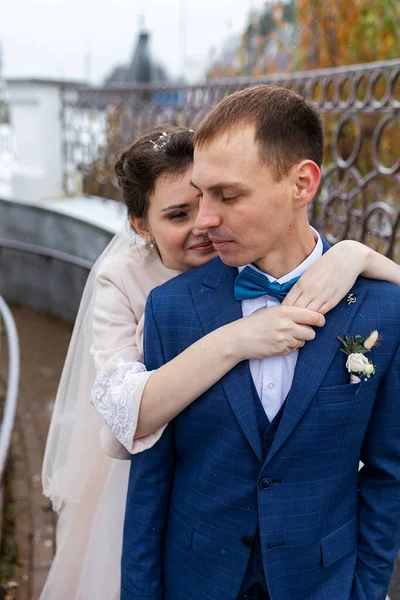 Two Newlyweds Wedding Walk Winter Lovers Happily Hug Gently Kiss — Stock Photo, Image