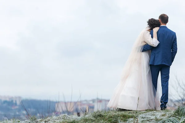 Two Newlyweds Wedding Walk Winter Lovers Happily Hug Gently Kiss — Stock Photo, Image