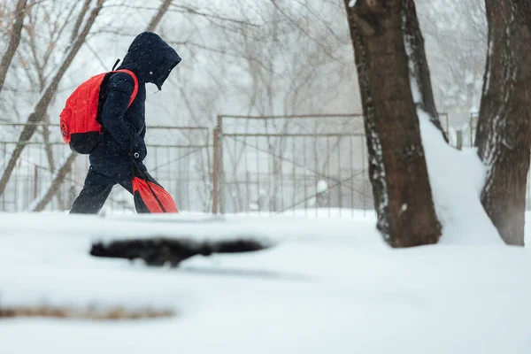 Man Difficulty Walks Deep Snow Snowdrifts Sidewalk Heavy Snowfall Poor — Stock Photo, Image