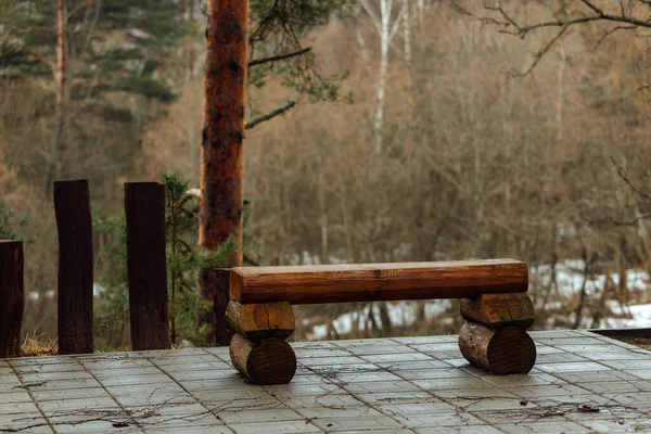 Banc Bois Sur Rive Rivière Endroit Calme Isolé Dans Parc — Photo