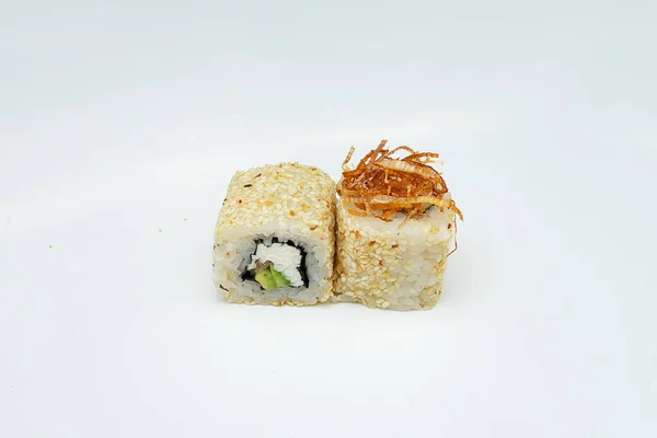 Eine Portion Von Zwei Sushi Rollen Mit Heißer Sauce Liegt — Stockfoto