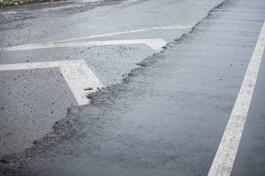 Coronavirus salgını sırasında karantinaya alınması ve insanların hareket kısıtlamaları nedeniyle sınırdaki gümrük bariyerinin indirilmesi, ülkeye giriş ve çıkış yasaklanmıştır.
