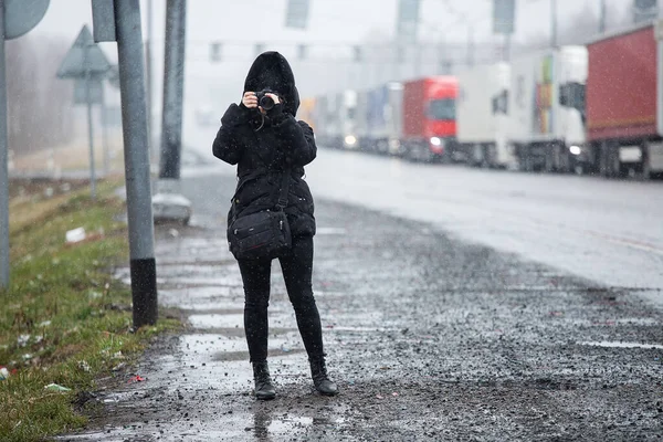 Het Schieten Van Een Lange Rij Vrachtwagens Aan Grens Een — Stockfoto