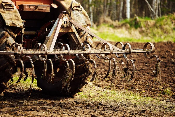 Tracteur Charrue Laboure Les Terres Pour Plantation Plantes Agricoles Agriculteur — Photo