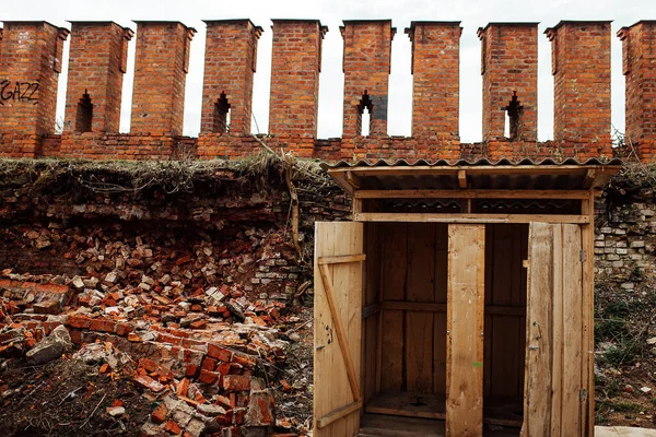 Een Oud Vies Houten Toilet Tussen Ruïnes Een Latrine Een — Stockfoto