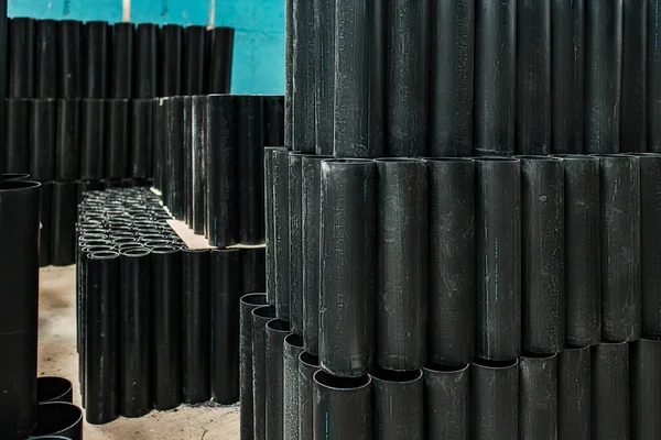 Склад Черных Пластиковых Металлических Труб Завод Производству Трубопроводов Продукты Отгруженные — стоковое фото