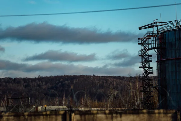 Industrieel Landschap Herfst Bos Periode Van Bladval Verlaten Industriële Gebouwen — Stockfoto