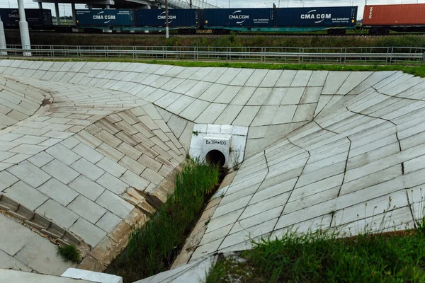 Dreno Viaduto Sistema Drenagem Sob Ponte Automóvel Dreno Cimento Tubo — Fotografia de Stock