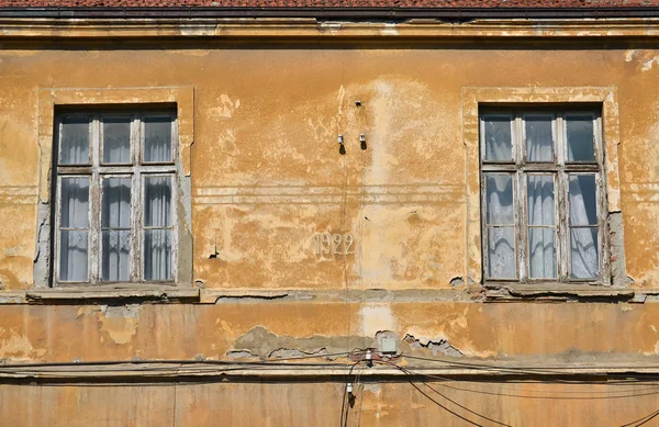 Dos ventanas viejas —  Fotos de Stock