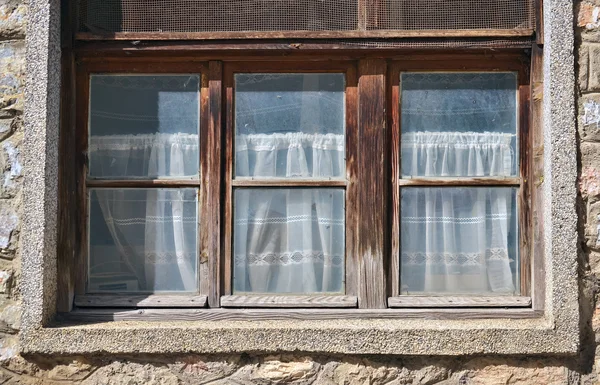 Viejas ventanas de madera —  Fotos de Stock
