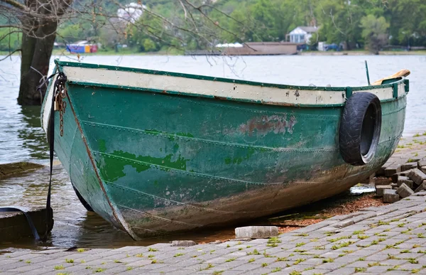 Small green rowboat — Stock Photo, Image