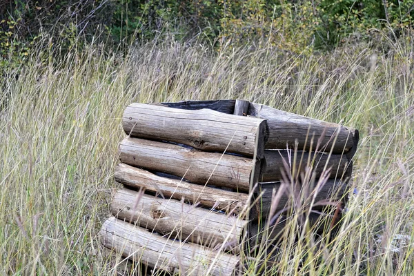 Wooden trash bin — Stock Photo, Image