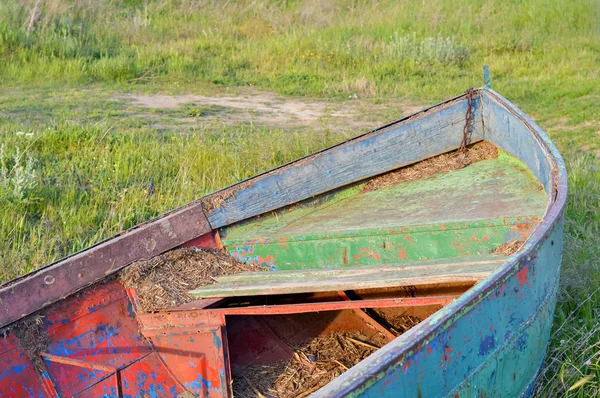 Rowboat on the shore — Stock Photo, Image