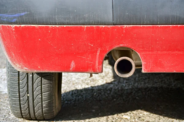 El escape de un coche — Foto de Stock