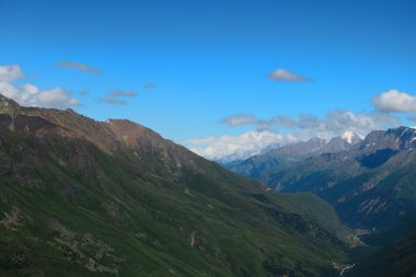 Cheget Dağı 'ndan Baksan Vadisi' ne görüntü