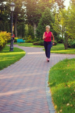 çalışan aktif kadın kıdemli