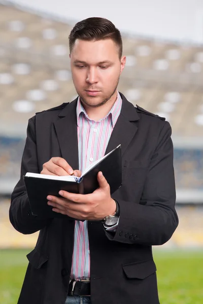 Fußballscout bei der Arbeit — Stockfoto