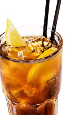 Long Island buzlu çayı kokteyl