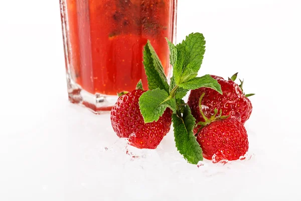 Strawberry and mint — Stock Photo, Image