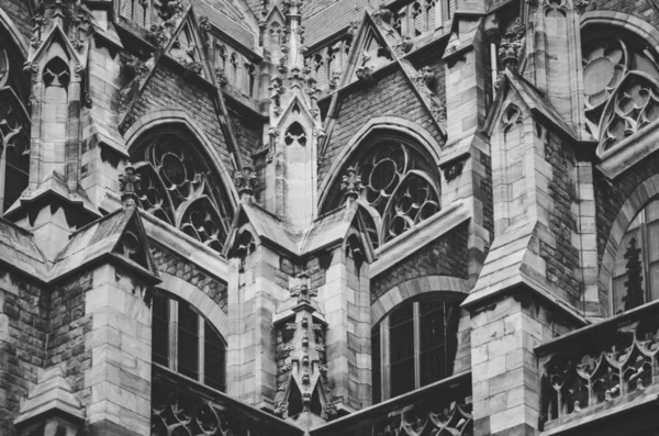 Fachada da catedral católica — Fotografia de Stock