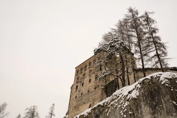 pieskowa skala kalesinde