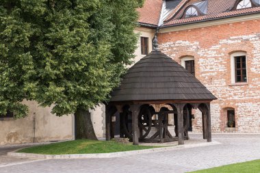 Tyniec (Polonya ahşap kuyuda)