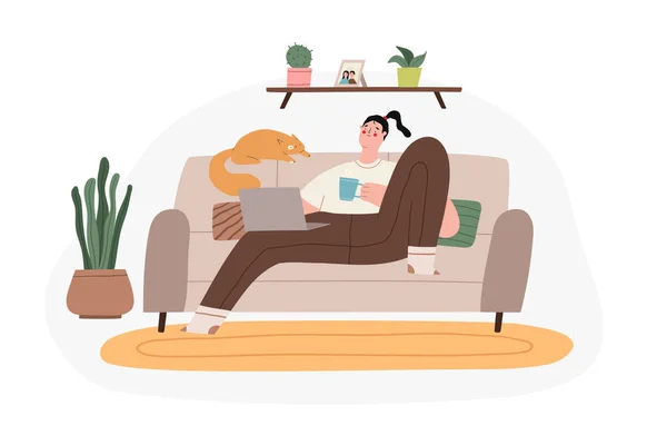 Belügyminisztérium. Egy nő otthon dolgozik a kanapén laptoppal a kényelmes szobában. Szabadúszó vagy tanuló koncepció. Lapos rajzfilm vektor illusztráció. — Stock Vector