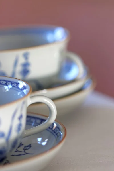 Coffret café en porcelaine blanche et bleue — Photo