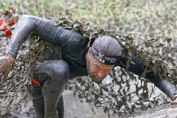 Stockholm Sweden May 2016 Bearded Man Covered Mud Crawling Camouflage — Stock Photo, Image