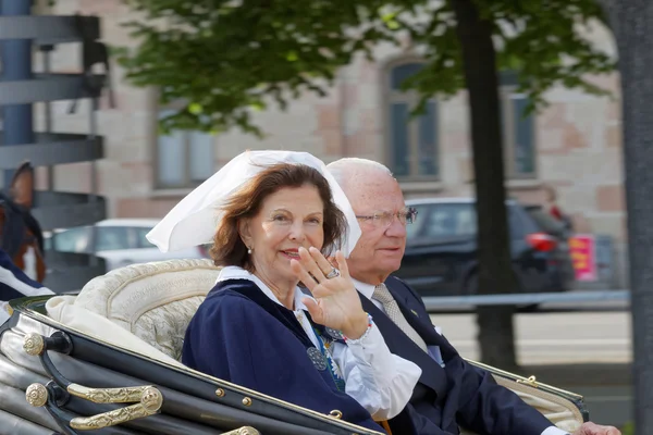 La reina sueca y el rey Silvia y Carl Gustaf Bernadotte en — Foto de Stock