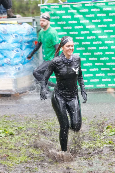 Estocolmo Suecia Mayo 2016 Mujer Saltando Tanque Agua Helada Corriendo —  Fotos de Stock