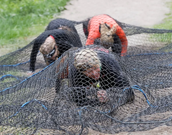 Stockholm Suède Mai 2016 Groupe Femmes Souriantes Rampent Sous Obstacle — Photo